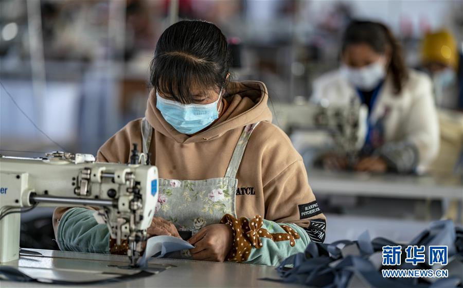 （在習(xí)近平新時代中國特色社會主義思想指引下&mdash;&mdash;新時代新作為新篇章&middot;習(xí)近平總書記關(guān)切事&middot;圖文互動）（1）戰(zhàn)&ldquo;疫&rdquo;要勁時，戰(zhàn)&ldquo;貧&rdquo;再加把勁！&mdash;&mdash;中央各部門助力脫貧攻堅很給力