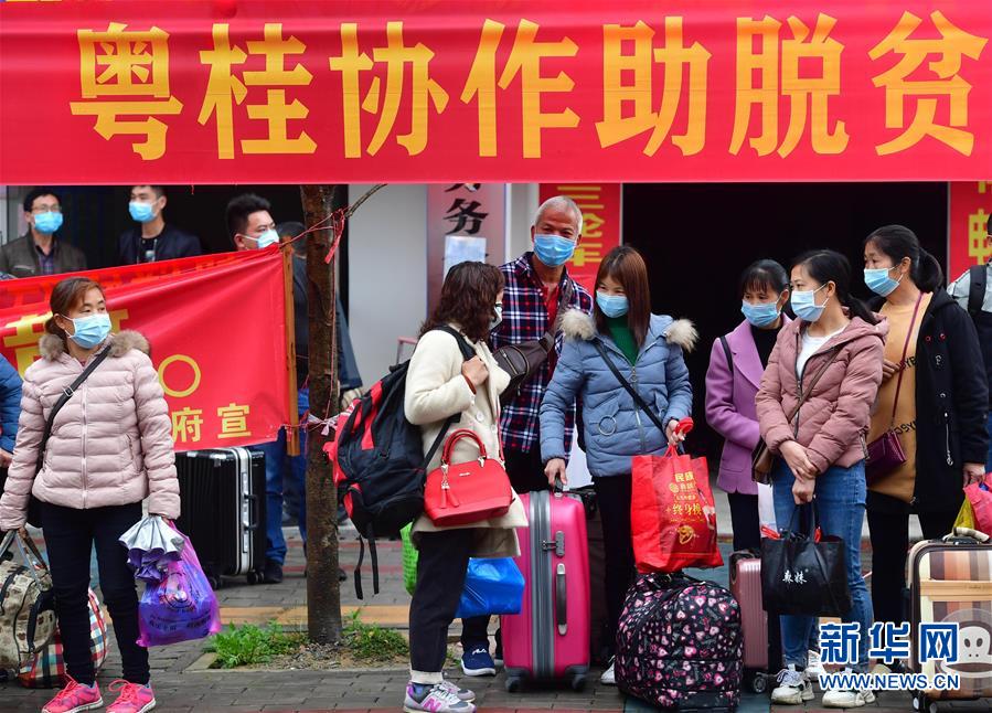 (新華全媒頭條·在習(xí)近平新時(shí)代中國特色社會(huì)主義思想指引下——新時(shí)代新作為新篇章·圖文互動(dòng))(6)同心戰(zhàn)“疫”彰顯人民至上——各地各部門貫徹落實(shí)習(xí)近平總書記重要指示精神統(tǒng)籌推進(jìn)疫情防控和經(jīng)濟(jì)社會(huì)發(fā)展