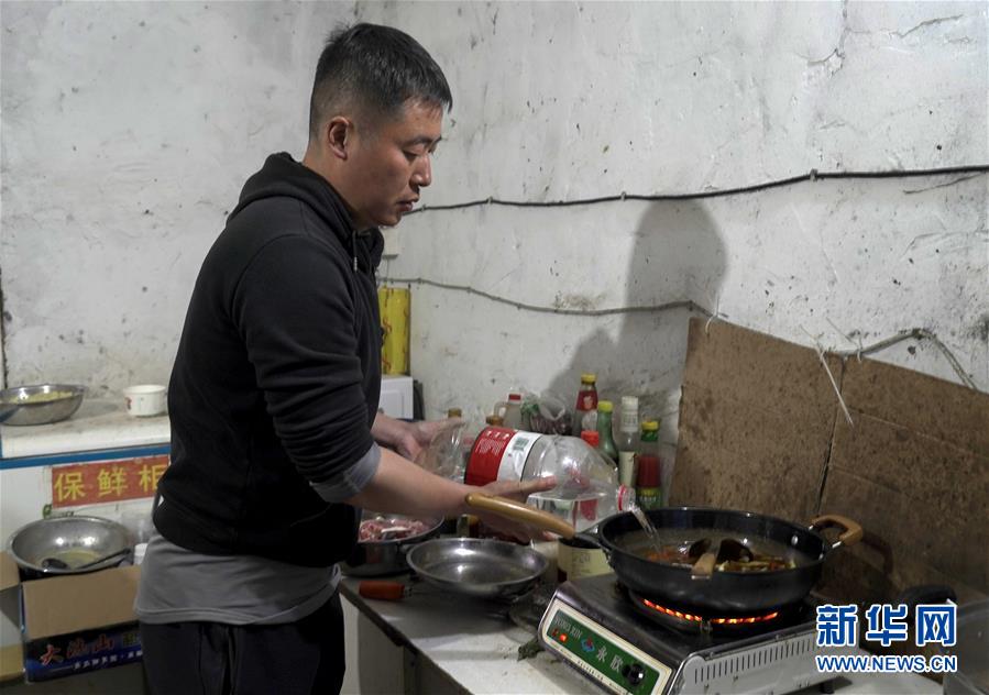 （決戰(zhàn)決勝脫貧攻堅&middot;圖文互動）記者手記：觸摸改變，面對挑戰(zhàn)，感受新生&mdash;&mdash;在大涼山腹地蹲點的日與夜