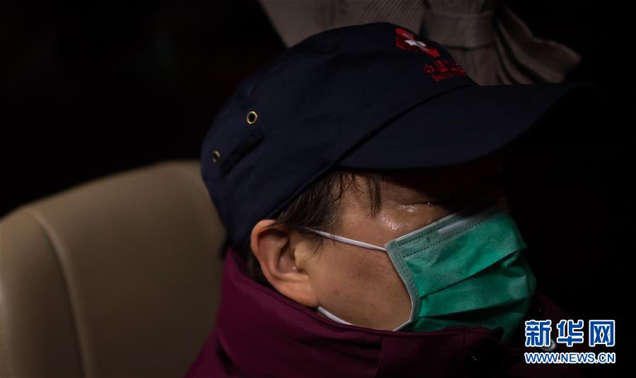 （新華全媒頭條&middot;習近平致敬的戰(zhàn)&ldquo;疫&rdquo;英雄&middot;武漢人民篇&middot;圖文互動）（11）壯哉，大武漢&mdash;&mdash;獻給英雄的武漢人民