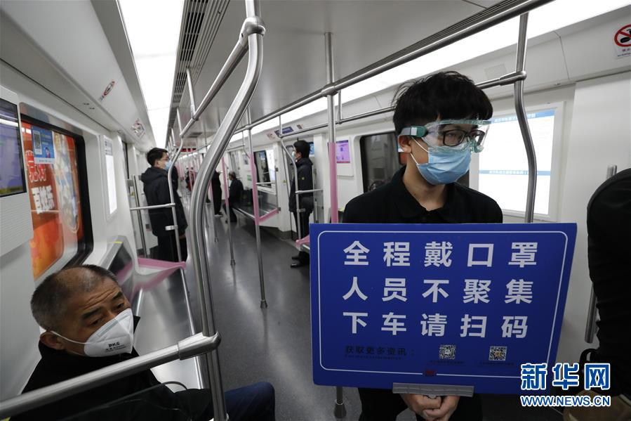 （新華全媒頭條&middot;習近平致敬的戰(zhàn)&ldquo;疫&rdquo;英雄&middot;武漢人民篇&middot;圖文互動）（13）壯哉，大武漢&mdash;&mdash;獻給英雄的武漢人民