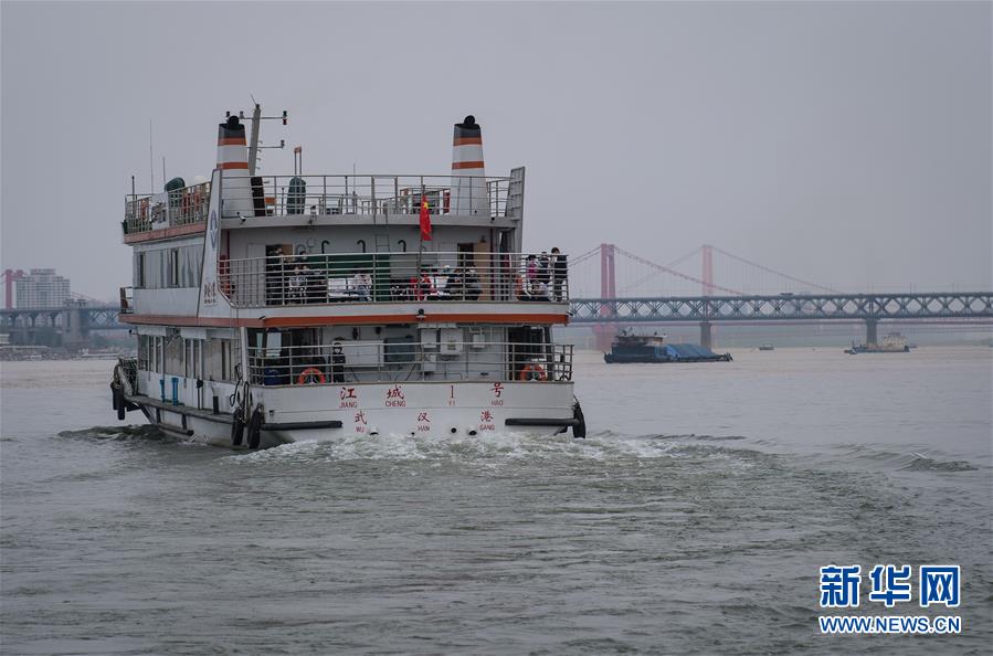 （新華全媒頭條&middot;圖文互動）（13）武漢重啟，不負春天&mdash;&mdash;寫在武漢&ldquo;解封&rdquo;之際