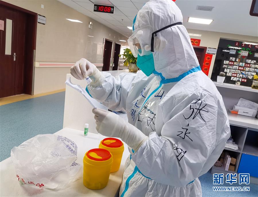 （一線抗疫群英譜&middot;圖文互動）（2）護師張永剛：換一個&ldquo;戰(zhàn)場&rdquo;去戰(zhàn)斗