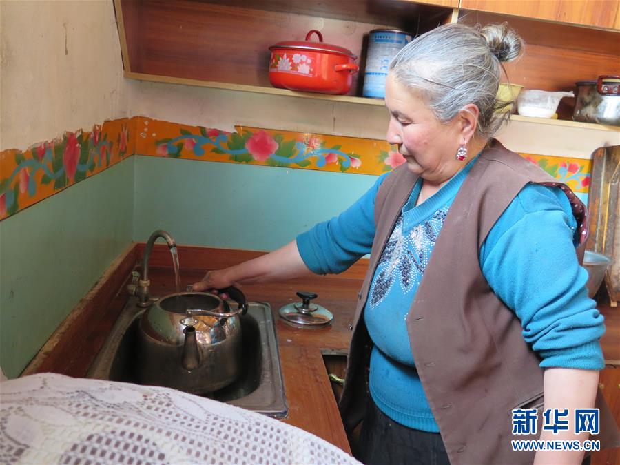 (新華全媒頭條·圖文互動(dòng))(11)春天里的5個(gè)“戰(zhàn)貧”瞬間——習(xí)近平總書記關(guān)于脫貧攻堅(jiān)決策部署指引攻克最后的深貧堡壘