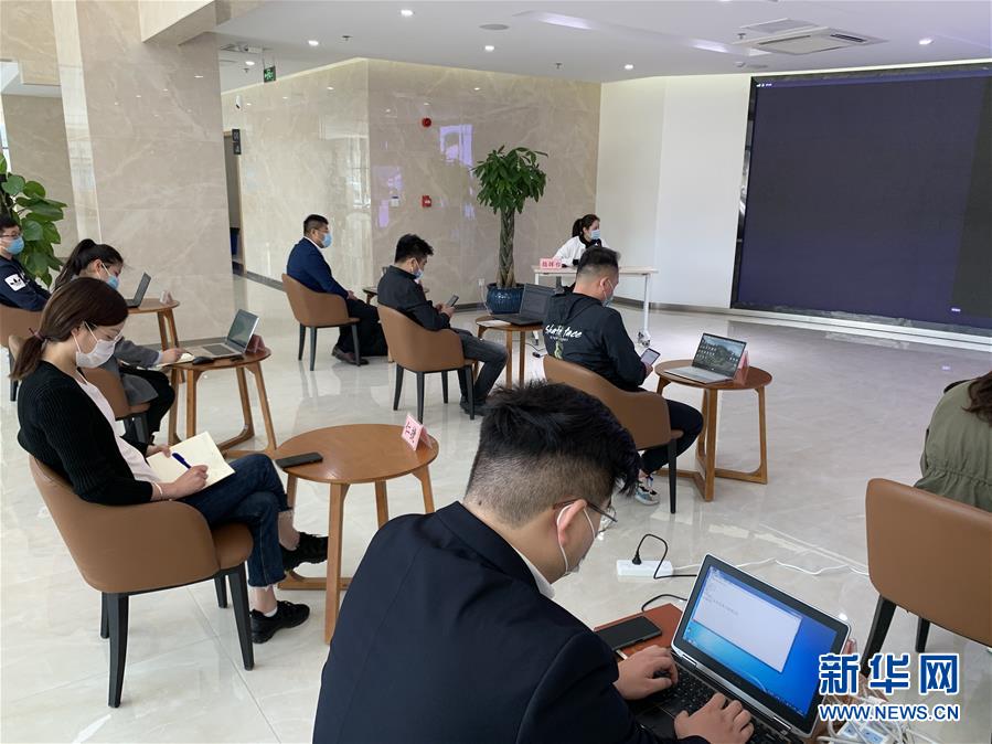 （聚焦復(fù)工復(fù)產(chǎn)&middot;圖文互動）（1）招聘&ldquo;不見面&rdquo; 溝通&ldquo;屏對屏&rdquo;&mdash;&mdash;江蘇徐州&ldquo;云招聘&rdquo;助力企業(yè)復(fù)工達(dá)產(chǎn)