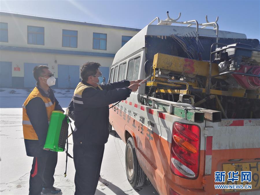 (新華全媒頭條·圖文互動(dòng))(14)用腳步和忠誠(chéng)守護(hù)雪域天路——記青藏鐵路望昆線路車(chē)間副主任于本蕃