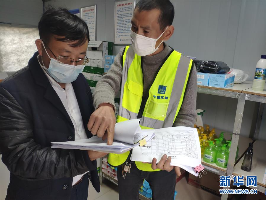 （一線抗疫群英譜&middot;圖文互動(dòng)）（1）&ldquo;逆行者&rdquo;曾陽春：步行十公里，他冒雨趕赴一線