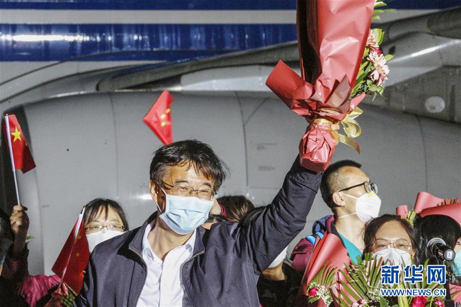 （聚焦疫情防控&middot;圖文互動(dòng)）（9）分秒必爭(zhēng)！一切為了治病救人&mdash;&mdash;中國(guó)抗疫生命至上的生動(dòng)實(shí)踐