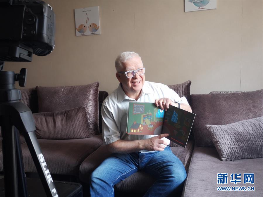 （抗疫中的真善美&middot;圖文互動(dòng)）（1）在京外籍人士為社區(qū)孩子義務(wù)辦起英語課堂