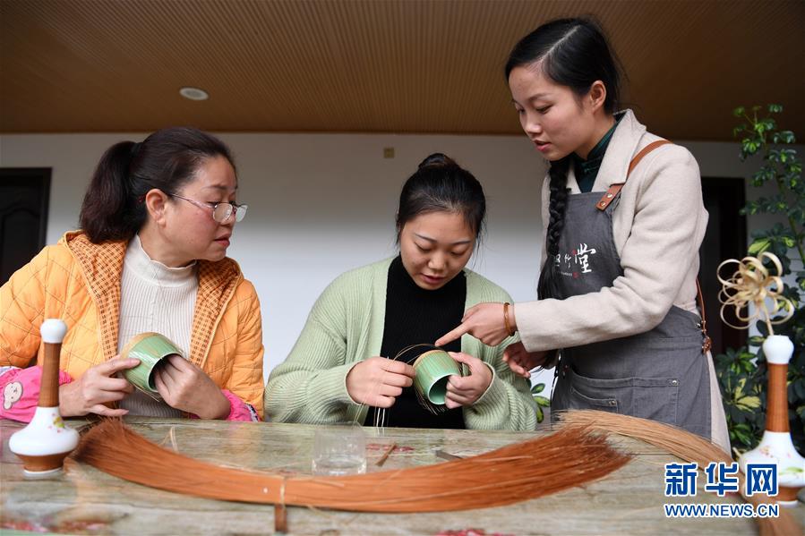 (代表委員履職·圖文互動(dòng))(6)“90后”非遺傳承人楊昌芹:讓傳統(tǒng)文化為鄉(xiāng)村振興注入“靈魂”