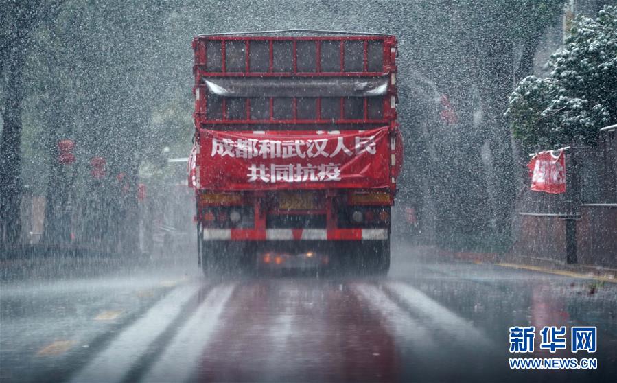 (新華全媒頭條·圖文互動)(6)鐘華論:在民族復興的歷史豐碑上——2020中國抗疫記