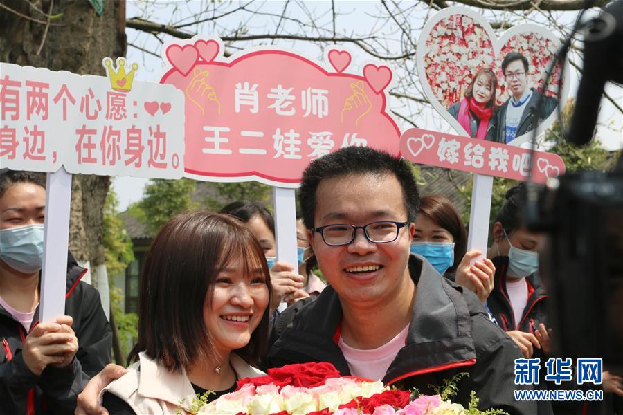 （新華全媒頭條&middot;圖文互動(dòng)）（12）&ldquo;我看不見(jiàn)你的樣子，但我知道你是誰(shuí)&rdquo;&mdash;&mdash;寫在國(guó)際護(hù)士節(jié)來(lái)臨之際