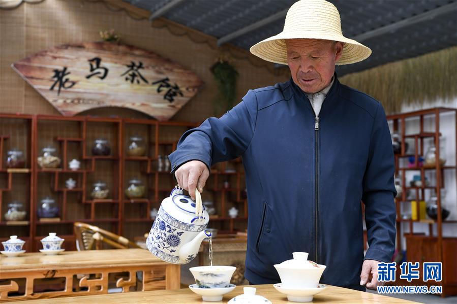 （新華全媒頭條&middot;圖文互動(dòng)）（5）初夏，循著總書記的腳步探訪產(chǎn)業(yè)扶貧新事