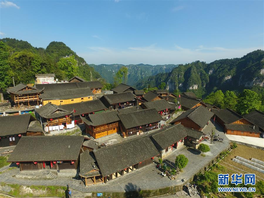 （新華全媒頭條&middot;圖文互動(dòng)）（6）初夏，循著總書記的腳步探訪產(chǎn)業(yè)扶貧新事