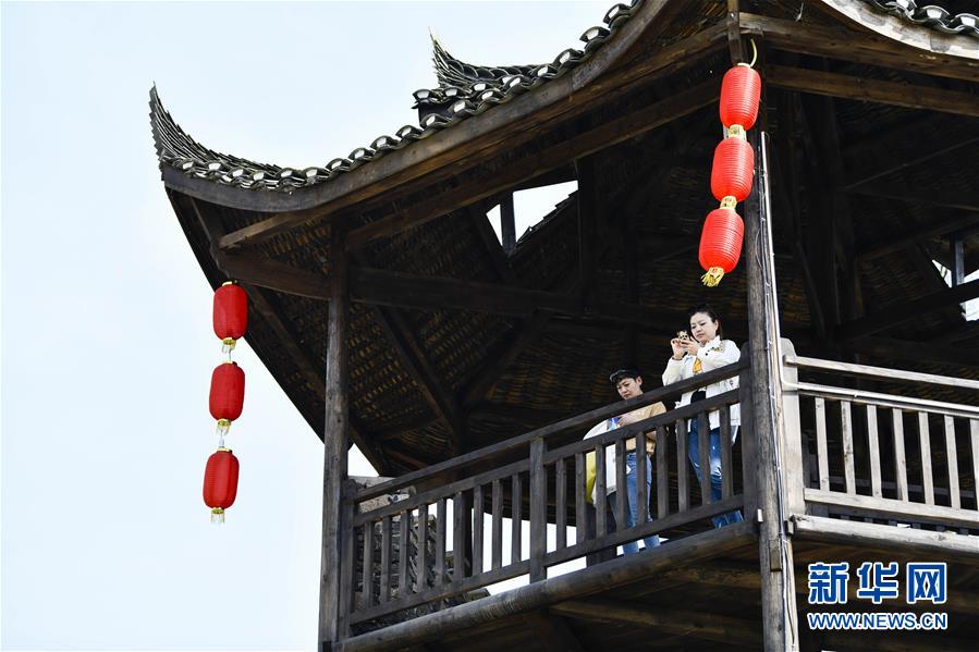 （新華全媒頭條&middot;圖文互動(dòng)）（20）從人民中汲取磅礴力量&mdash;&mdash;習(xí)近平總書記同出席2020年全國(guó)兩會(huì)人大代表、政協(xié)委員共商國(guó)是紀(jì)實(shí)