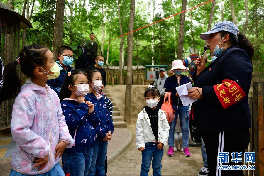 (圖文互動)(3)青海西寧:和野生動物們共度“六一”