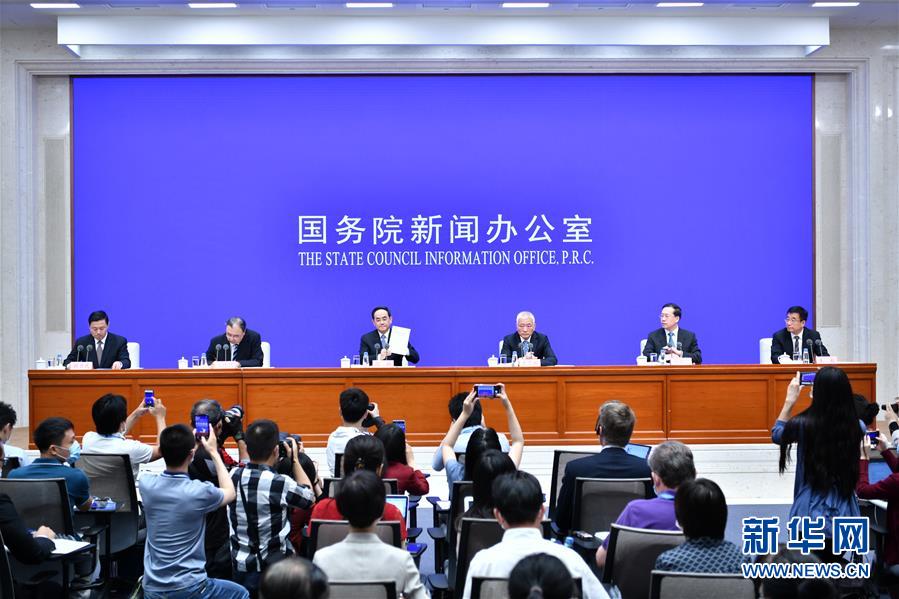 （新華全媒頭條&middot;&ldquo;抗擊疫情的中國行動&rdquo;白皮書&middot;圖文互動）（1）人民至上、生命至上的中國答卷&mdash;&mdash;從白皮書看中國抗擊疫情歷程