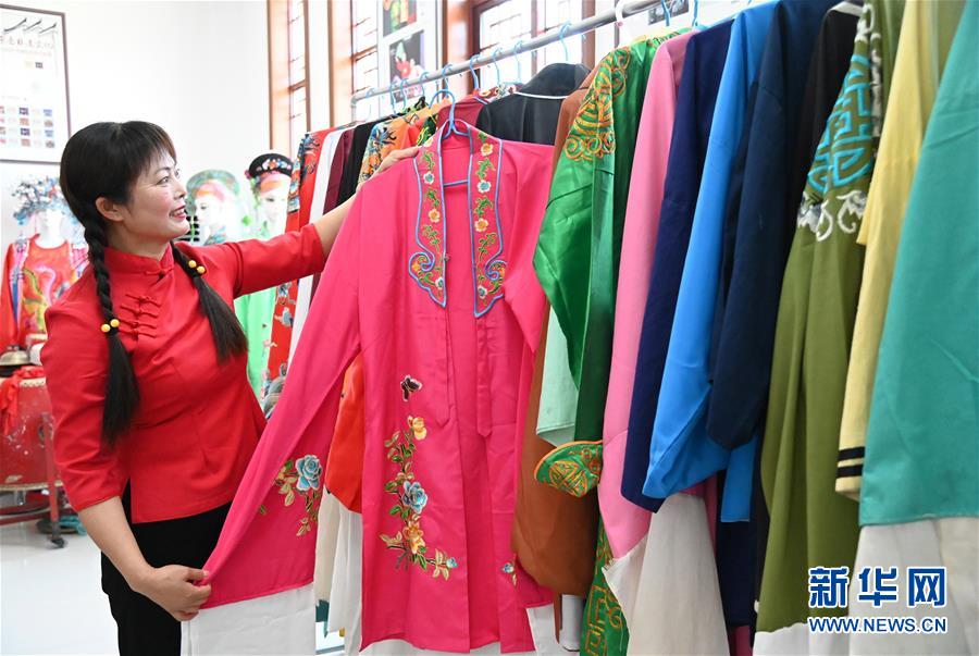 (新華全媒頭條·圖文互動(dòng))(3)沿著習(xí)近平總書(shū)記考察時(shí)的“非遺”足跡