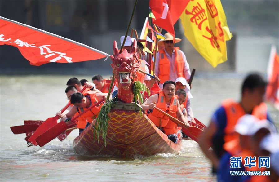 （新華全媒頭條&middot;圖文互動(dòng)）（5）線上線下消費(fèi)升溫 文旅活動(dòng)邁上&ldquo;云端&rdquo;&mdash;&mdash;端午假期透視我國(guó)經(jīng)濟(jì)高質(zhì)量發(fā)展新動(dòng)力