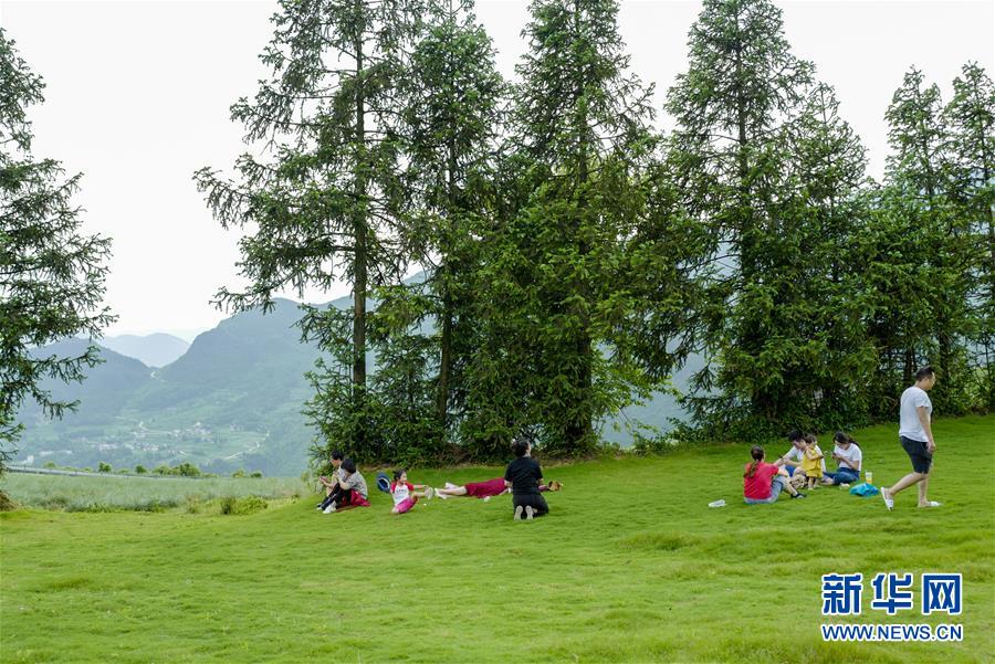 (社會)(2)重慶:小長假 短線旅游升溫