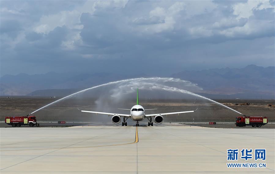 （圖文互動）（1）國產(chǎn)C919客機(jī)飛抵吐魯番 開展高溫專項試飛