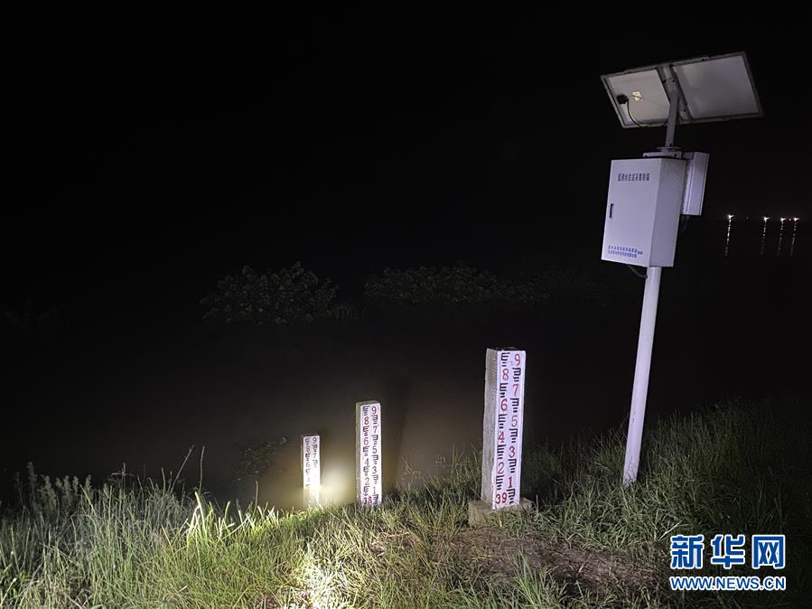 (防汛抗洪·圖文互動)(1)目擊洞庭抗洪“風(fēng)向標”挺過第一波攻擊