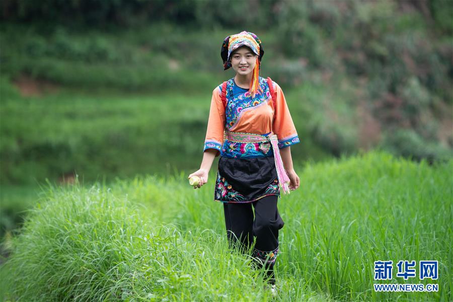 （新華全媒頭條&middot;走向我們的小康生活&middot;圖文互動(dòng)）（4）那山，那人，那苗寨&mdash;&mdash;十八洞村三代人的奮斗史