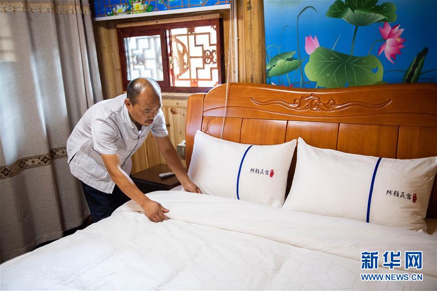 （新華全媒頭條&middot;走向我們的小康生活&middot;圖文互動(dòng)）（3）那山，那人，那苗寨&mdash;&mdash;十八洞村三代人的奮斗史