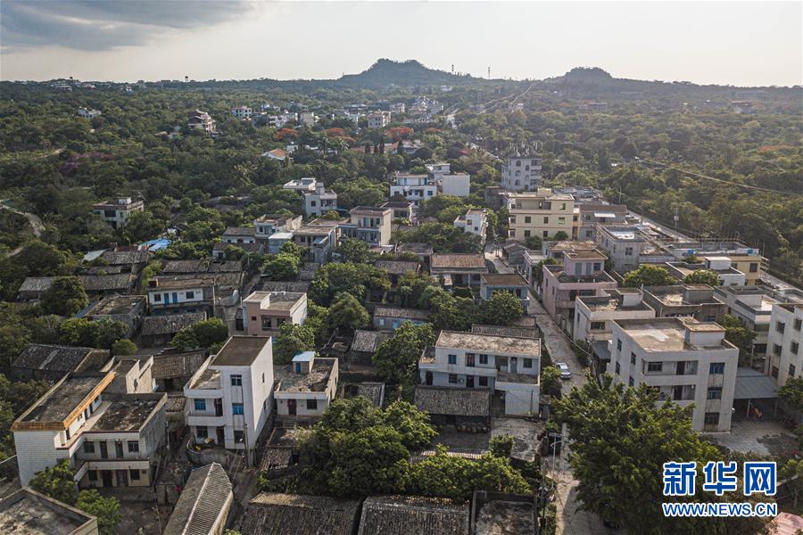 (新華全媒頭條·走向我們的小康生活·圖文互動)(9)留住鄉(xiāng)愁留住美——千村競秀綴瓊州