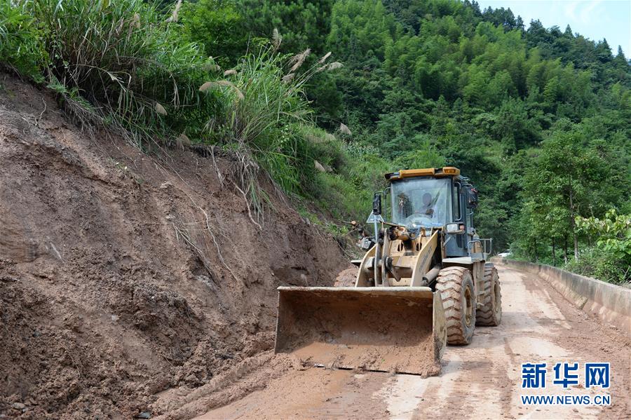 (防汛抗洪·圖文互動)(1)修路通水忙重建 補種搶收復(fù)生產(chǎn)——湘西山洪后恢復(fù)生產(chǎn)生活見聞