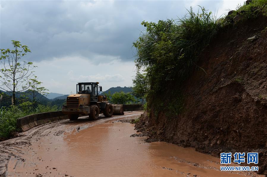 (防汛抗洪·圖文互動)(5)修路通水忙重建 補種搶收復(fù)生產(chǎn)——湘西山洪后恢復(fù)生產(chǎn)生活見聞