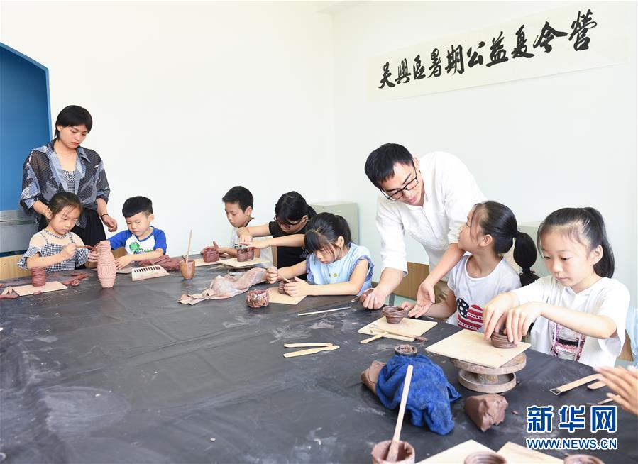 （新華全媒頭條&middot;圖文互動）（4）&ldquo;美麗的中國夢屬于你們&rdquo;&mdash;&mdash;以習(xí)近平同志為核心的黨中央關(guān)心少年兒童工作紀(jì)實