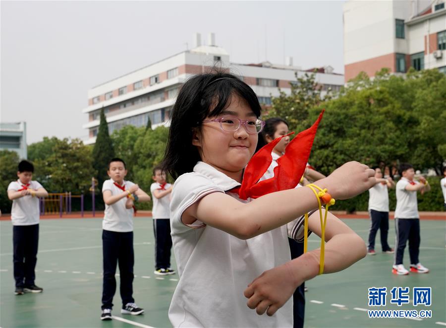 （新華全媒頭條&middot;圖文互動）（19）&ldquo;美麗的中國夢屬于你們&rdquo;&mdash;&mdash;以習(xí)近平同志為核心的黨中央關(guān)心少年兒童工作紀(jì)實