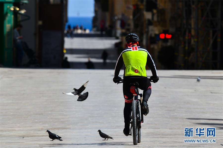 (國(guó)際·圖文互動(dòng))(18)特稿:穿越寒暑 無問西東——寫在新冠疫情構(gòu)成“國(guó)際關(guān)注的突發(fā)公共衛(wèi)生事件”半年之際