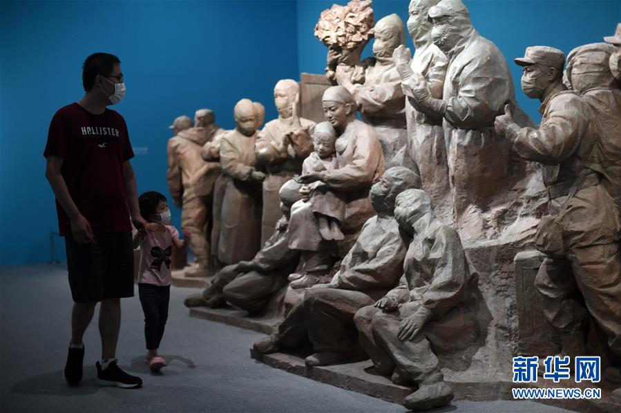 (社會(huì))(1)抗疫主題美術(shù)作品亮相國(guó)博