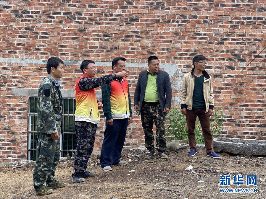 （在習(xí)近平新時(shí)代中國(guó)特色社會(huì)主義思想指引下&mdash;&mdash;新時(shí)代新作為新篇章&middot;習(xí)近平總書記關(guān)切事&middot;圖文互動(dòng)）（5）青春做伴，西部放歌&mdash;&mdash;走近扎根西部建設(shè)邊疆的大學(xué)生們