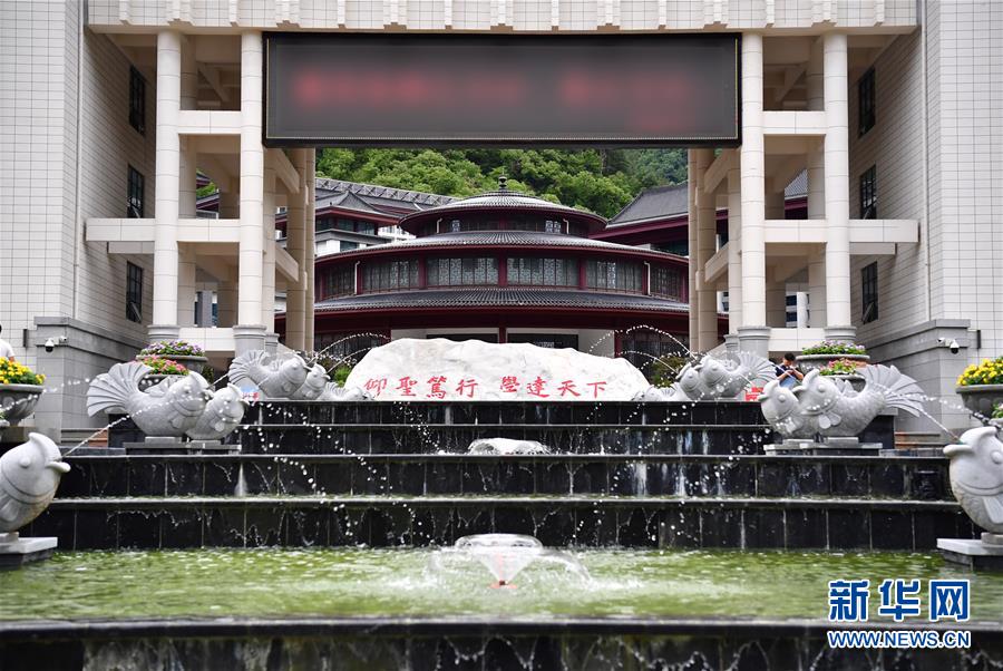 （新華視點&middot;圖文互動）（3）學校建漂亮點本無錯，為何這所&ldquo;豪華中學&rdquo;讓人困惑？