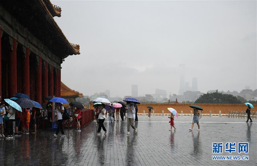 (社會(huì))(3)故宮雨中游