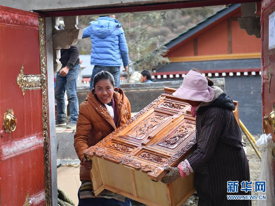 (新華全媒頭條·圖文互動(dòng))(12)闊步走在新時(shí)代康莊大道上——以習(xí)近平同志為核心的黨中央關(guān)心西藏工作紀(jì)實(shí)