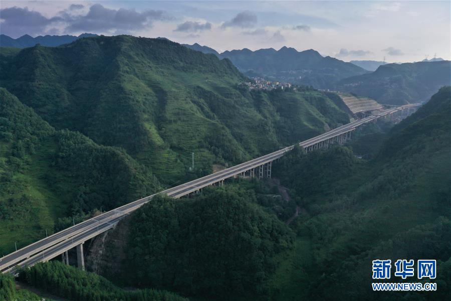 (圖文互動(dòng))(1)烏蒙山集中連片特困地區(qū)又添一條高速公路