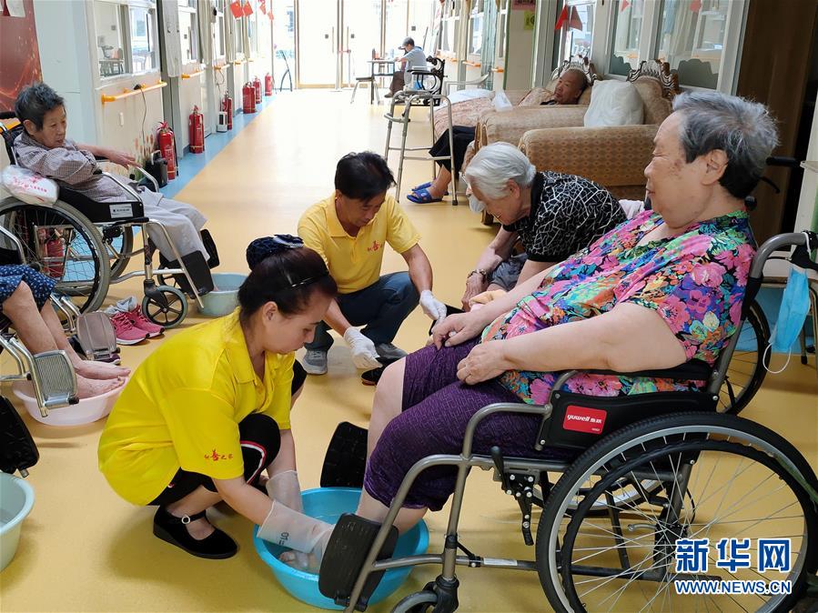 （走向我們的小康生活&middot;圖文互動）（3）北京&ldquo;老有所養(yǎng)&rdquo;的床邊、身邊、周邊事