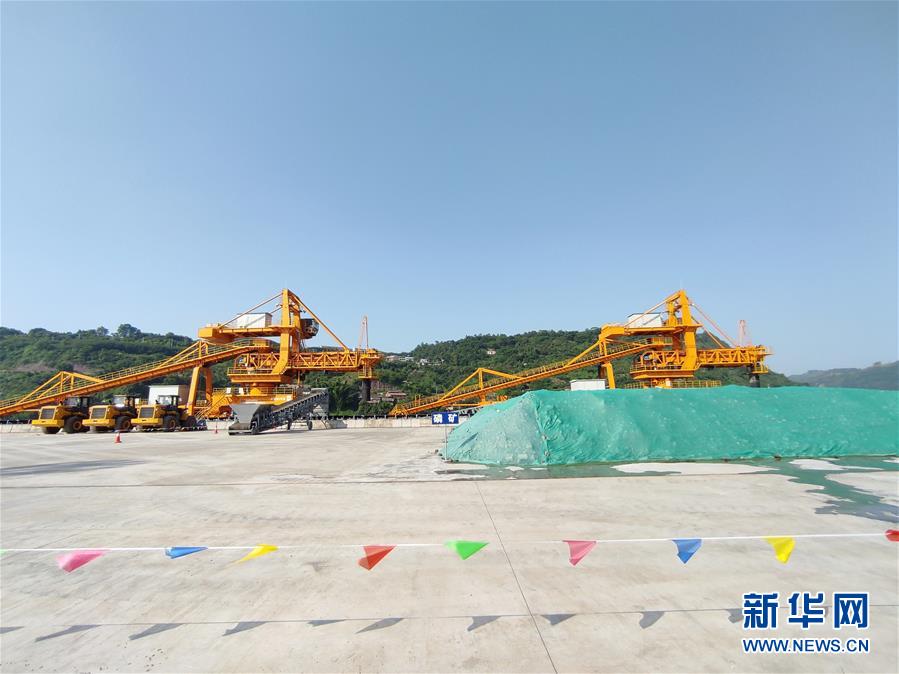 (走向我們的小康生活·決戰(zhàn)決勝脫貧攻堅(jiān)·圖文互動)(3)“萬里長江第一港”的新藍(lán)圖