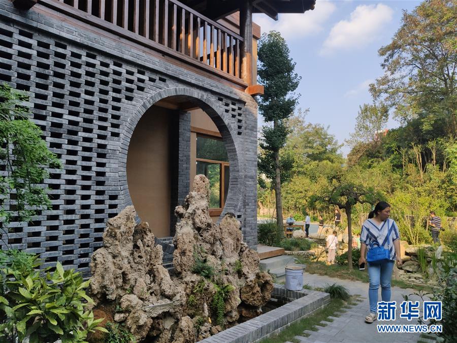 （走向我們的小康生活&middot;圖文互動(dòng)）（1）游客來(lái)了，小康近了&mdash;&mdash;生態(tài)旅游引領(lǐng)湖北山區(qū)蝶變二三事