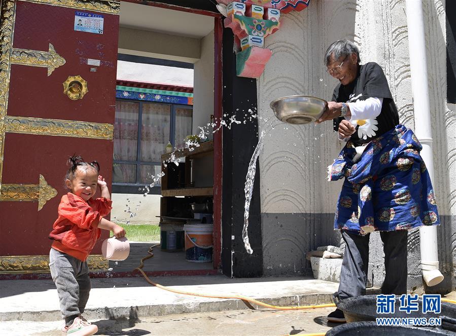 （新華全媒頭條&middot;走向我們的小康生活&middot;決戰(zhàn)決勝脫貧攻堅(jiān)&middot;圖文互動(dòng)）（6）兩次遷徙&ldquo;搬窮&rdquo;記&mdash;&mdash;海拔最高縣雙湖的&ldquo;戰(zhàn)貧故事&rdquo;