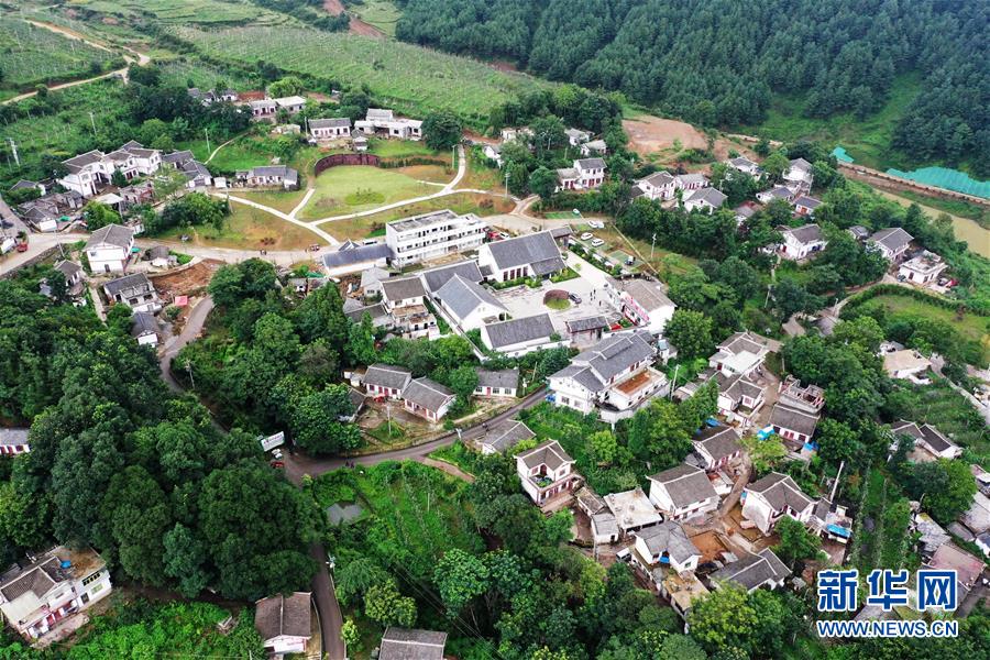 (全面建成小康社會(huì)“百城千縣萬村調(diào)研行”·圖文互動(dòng))(4)海雀村的“第五代房”