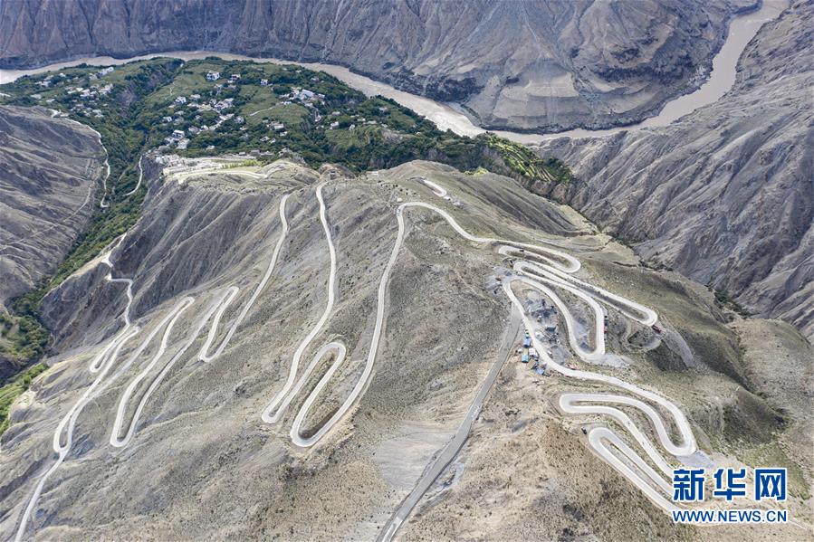 (西藏昌都解放70周年·圖文互動)(1)怒江峽谷深處:百年東壩民居見證民族文化交流融合