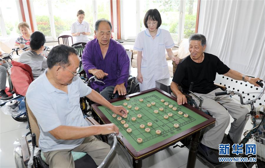 （習(xí)近平的小康故事&middot;新華視界&middot;圖文互動(dòng)）（6）&ldquo;讓每個(gè)人都有人生出彩的機(jī)會(huì)&rdquo;&mdash;&mdash;習(xí)近平和人民教育的故事