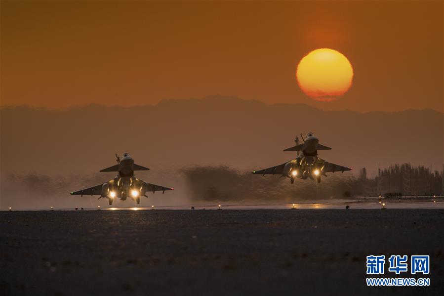 (圖文互動(dòng))(2)空軍某試驗(yàn)訓(xùn)練基地:戈壁深處崛起軍事科技人才高地