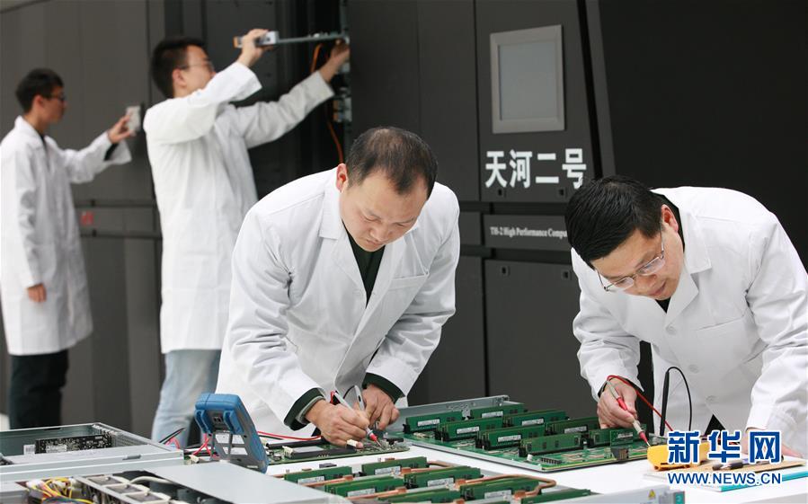 (在習(xí)近平強(qiáng)軍思想指引下·我們在戰(zhàn)位報告·圖文互動)(2)向著未來戰(zhàn)場沖鋒——國防科技大學(xué)科研創(chuàng)新記事