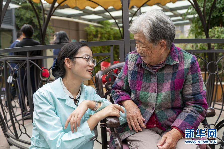 （五中全會(huì)精神在基層&middot;圖文互動(dòng)）（3）許你一個(gè)暖暖的&ldquo;人生秋天&rdquo;&mdash;&mdash;看&ldquo;春城&rdquo;這座小樓如何盤活養(yǎng)老事業(yè)